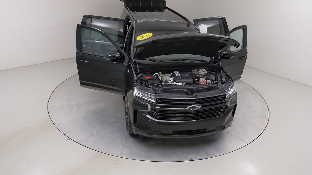 Used 2024 Chevrolet Suburban RST w/ Luxury Package AWD/4WD image 47