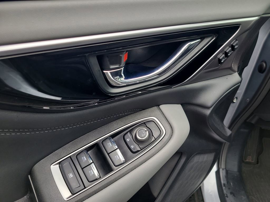 Used 2025 Subaru Outback Limited image 16