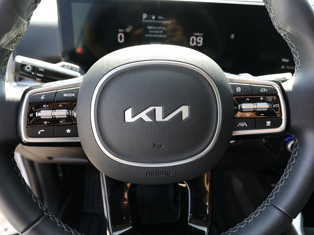 Used 2025 Kia Sorento S AWD/4WD image 15