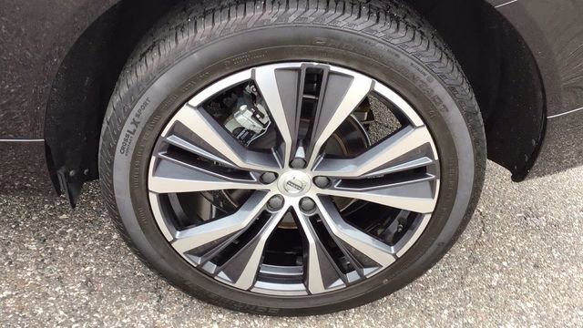 Used 2022 Volvo XC60 B5 Momentum w/ Climate Package image 11