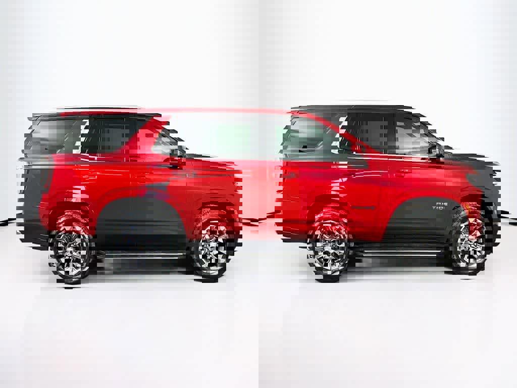 Used 2025 Chevrolet Tahoe LT w/ Comfort Package image 6