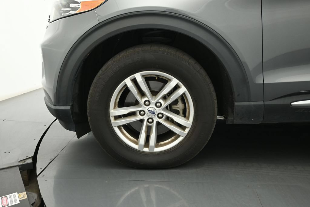 Certified 2021 Ford Explorer XLT w/ Equipment Group 202A AWD/4WD image 5