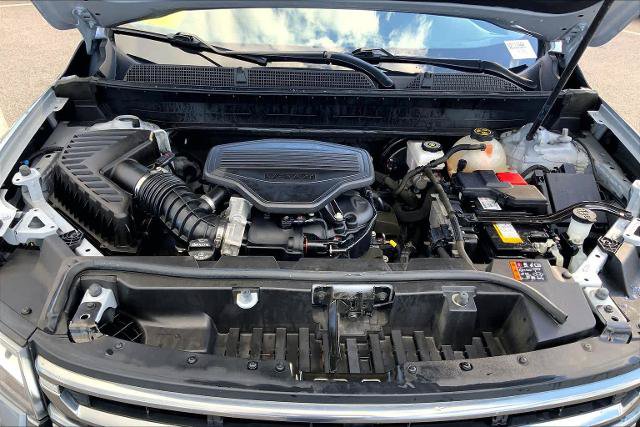 Used 2022 GMC Acadia AT4 w/ LPO, Cargo Package AWD/4WD image 30