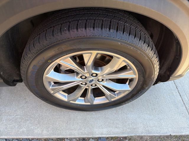 Certified 2022 Ford Explorer XLT w/ Equipment Group 202A AWD/4WD image 10