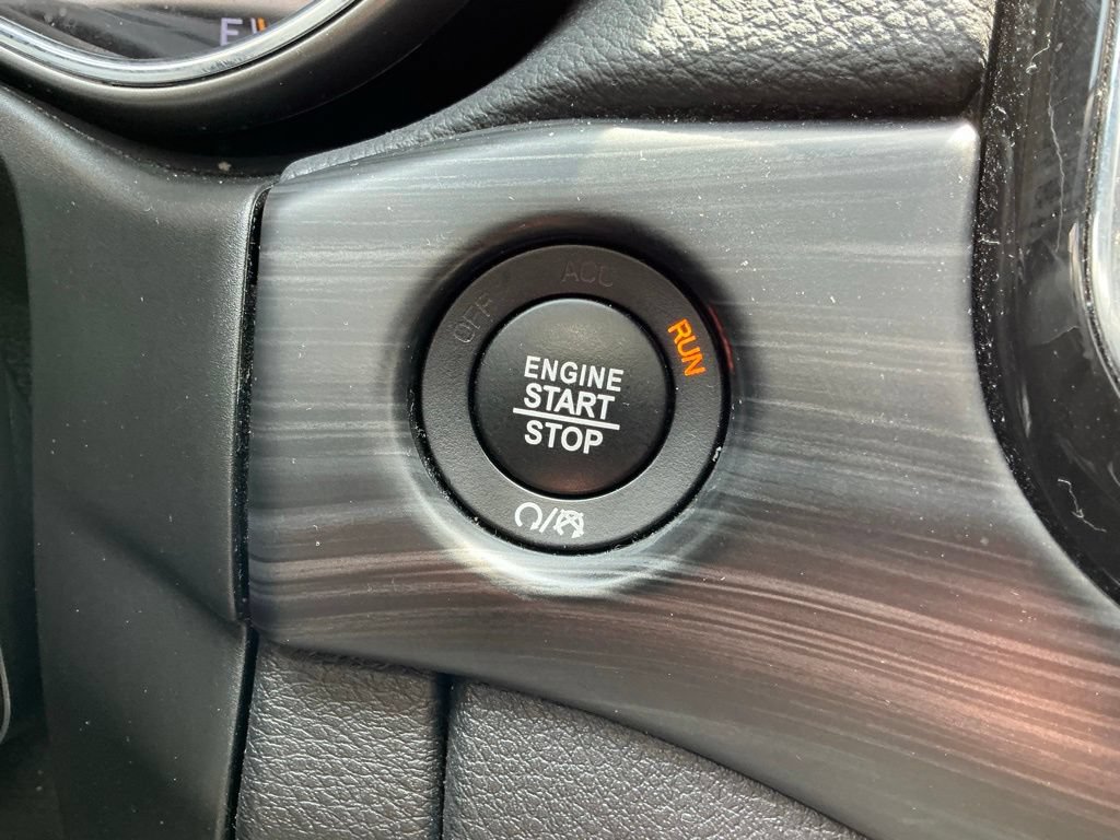 Used 2022 Jeep Grand Cherokee Laredo X RWD image 36
