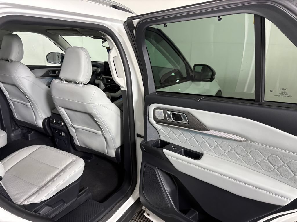Certified 2025 Ford Explorer Platinum w/ Ultimate Package AWD/4WD image 38