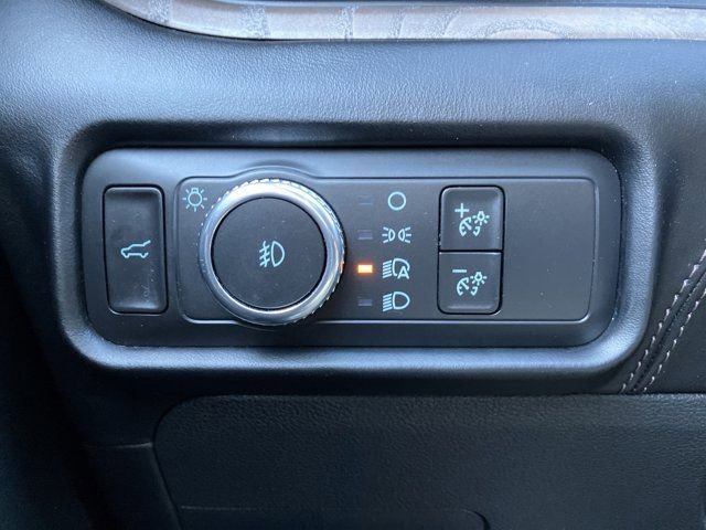 Certified 2021 Ford Explorer Platinum w/ Equipment Group 601A image 31