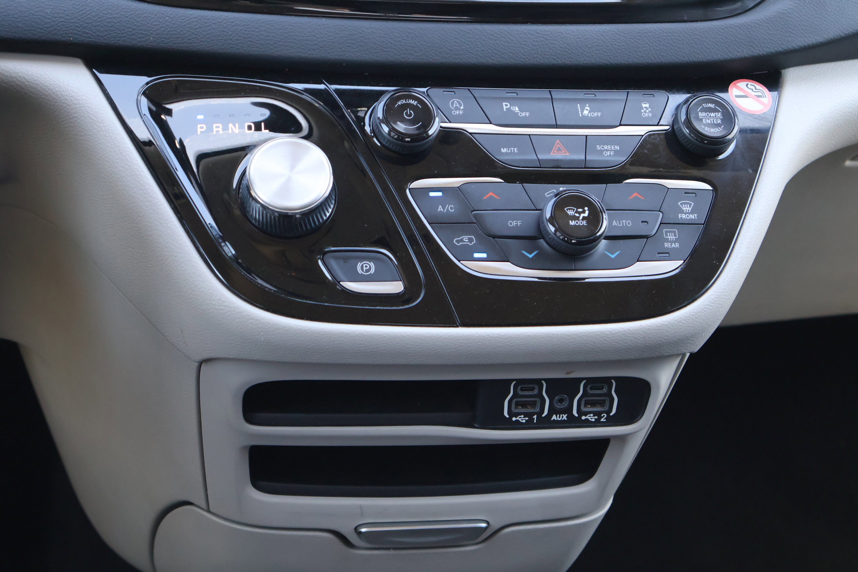 Used 2023 Chrysler Pacifica Touring-L image 24