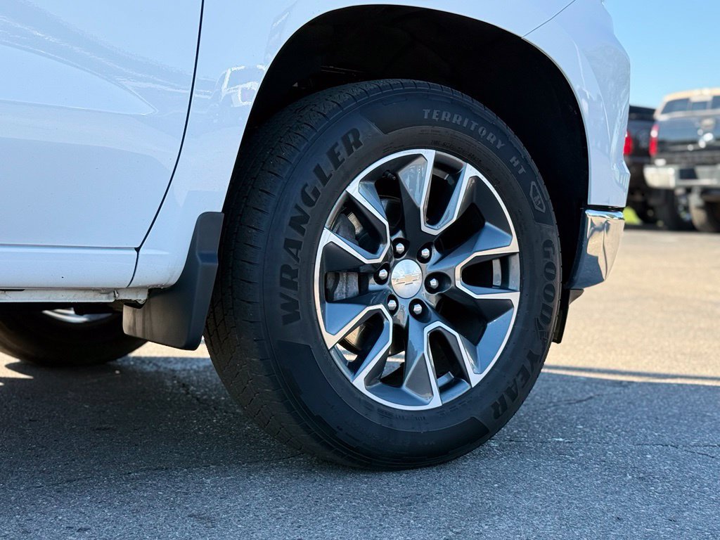 Used 2024 Chevrolet Silverado 1500 LT AWD/4WD image 36