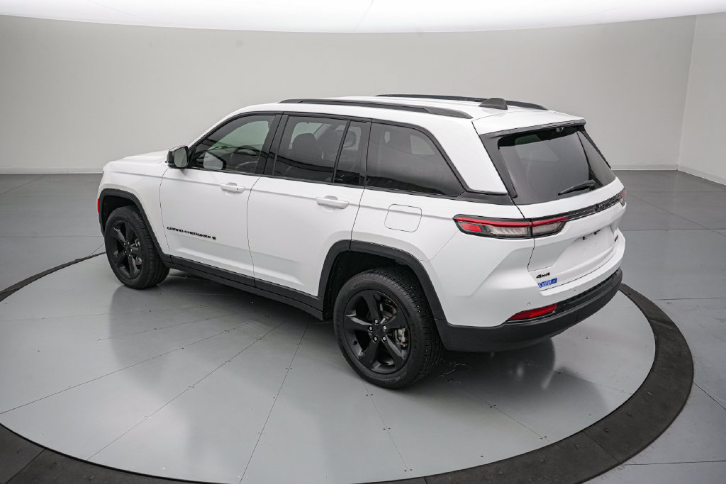 Used 2023 Jeep Grand Cherokee Limited w/ Luxury Tech Group II AWD/4WD image 6