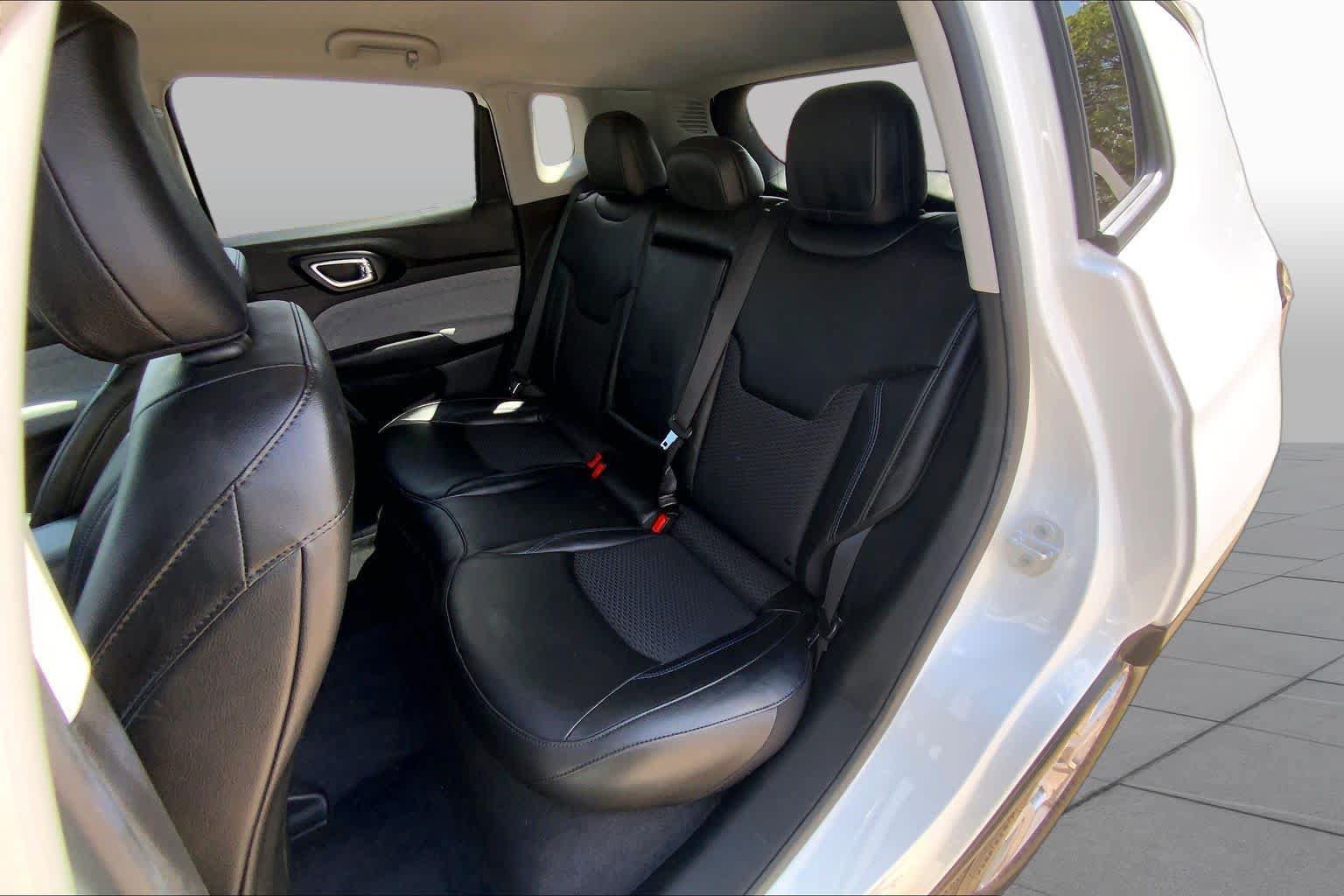 Used 2022 Jeep Compass Latitude FWD image 21