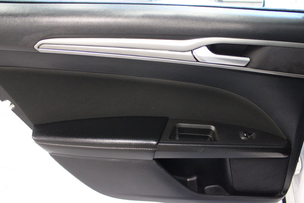 Certified 2020 Ford Fusion SE FWD image 20