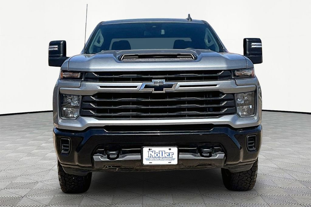 Used 2024 Chevrolet Silverado 2500 Custom w/ Custom Value Package image 3