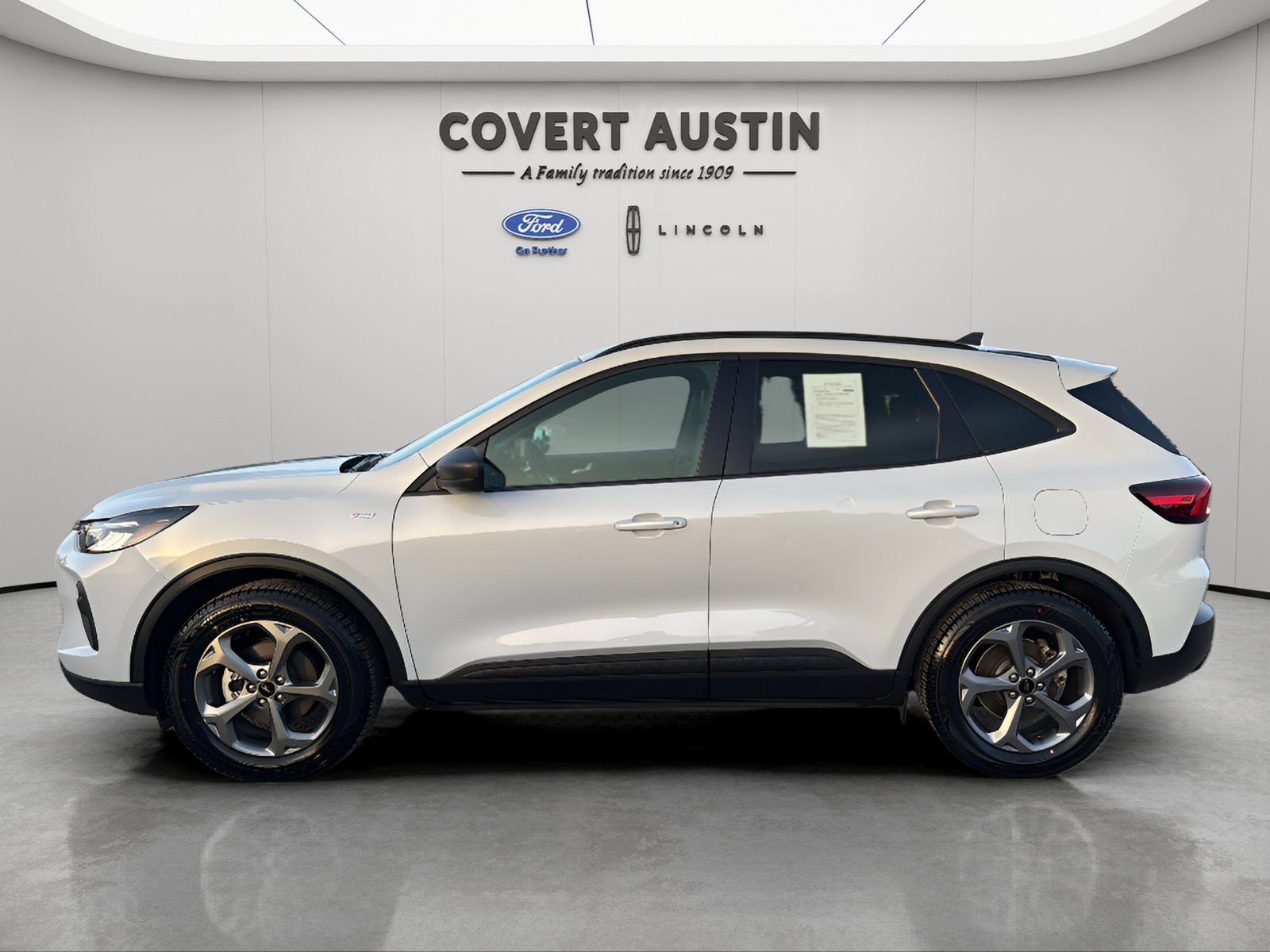 Certified 2025 Ford Escape ST-Line FWD image 2