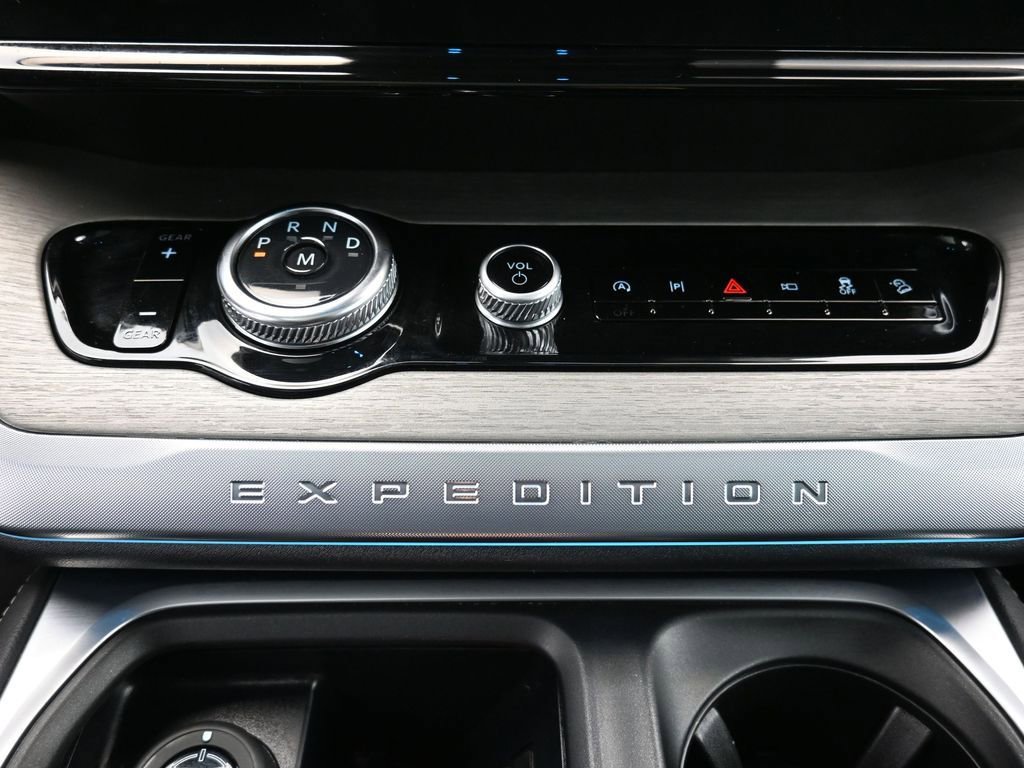 Certified 2025 Ford Expedition Max Platinum image 30