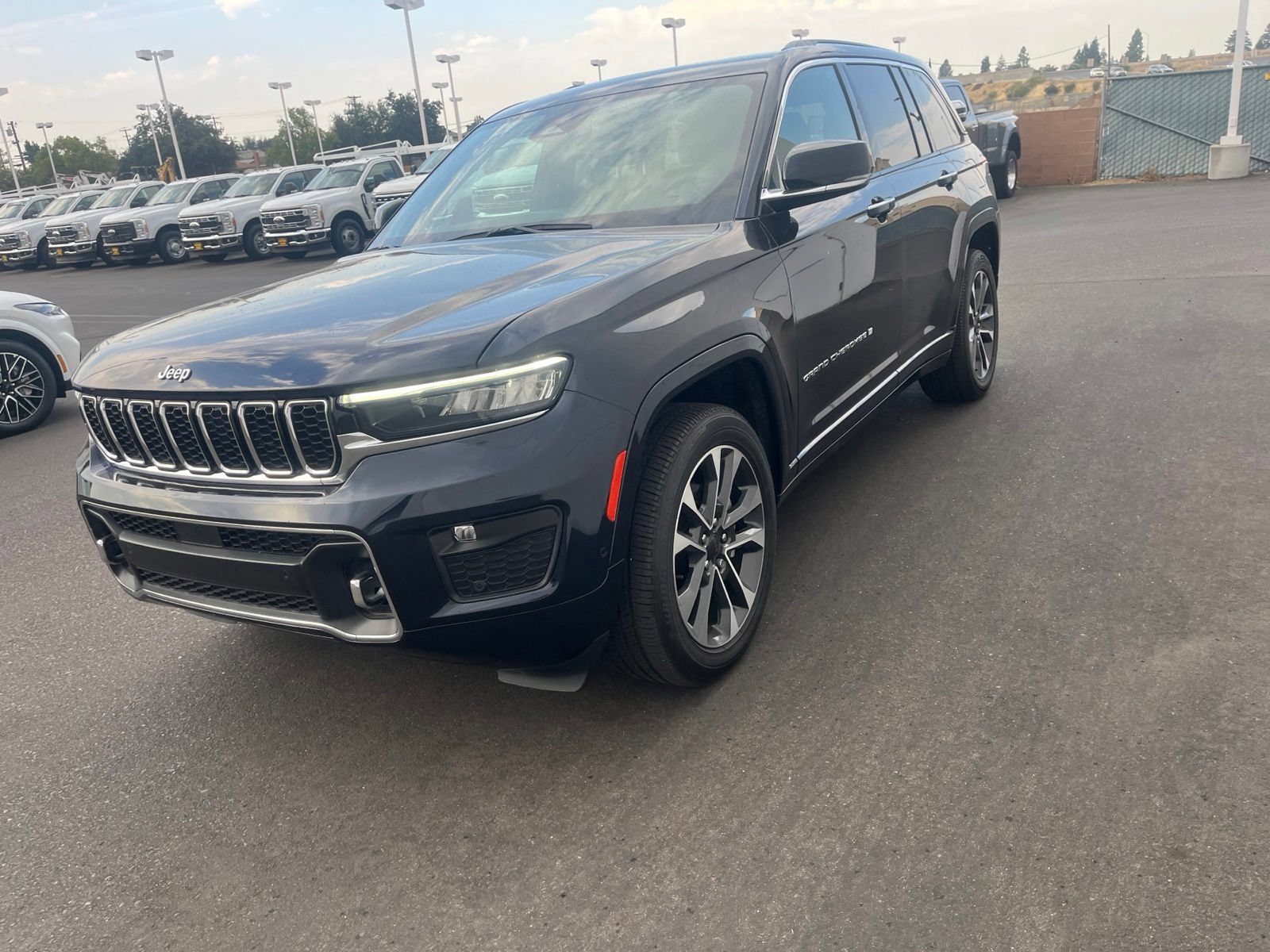 Used 2024 Jeep Grand Cherokee Overland w/ Trailer Tow Package AWD/4WD image 5