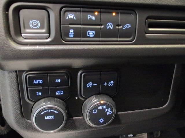 Used 2022 Chevrolet Tahoe RST w/ Luxury Package AWD/4WD image 18