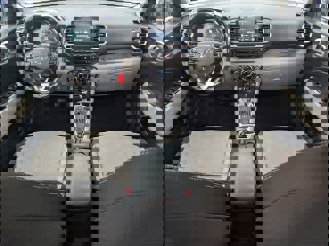 Used 2023 Hyundai Venue SEL image 18