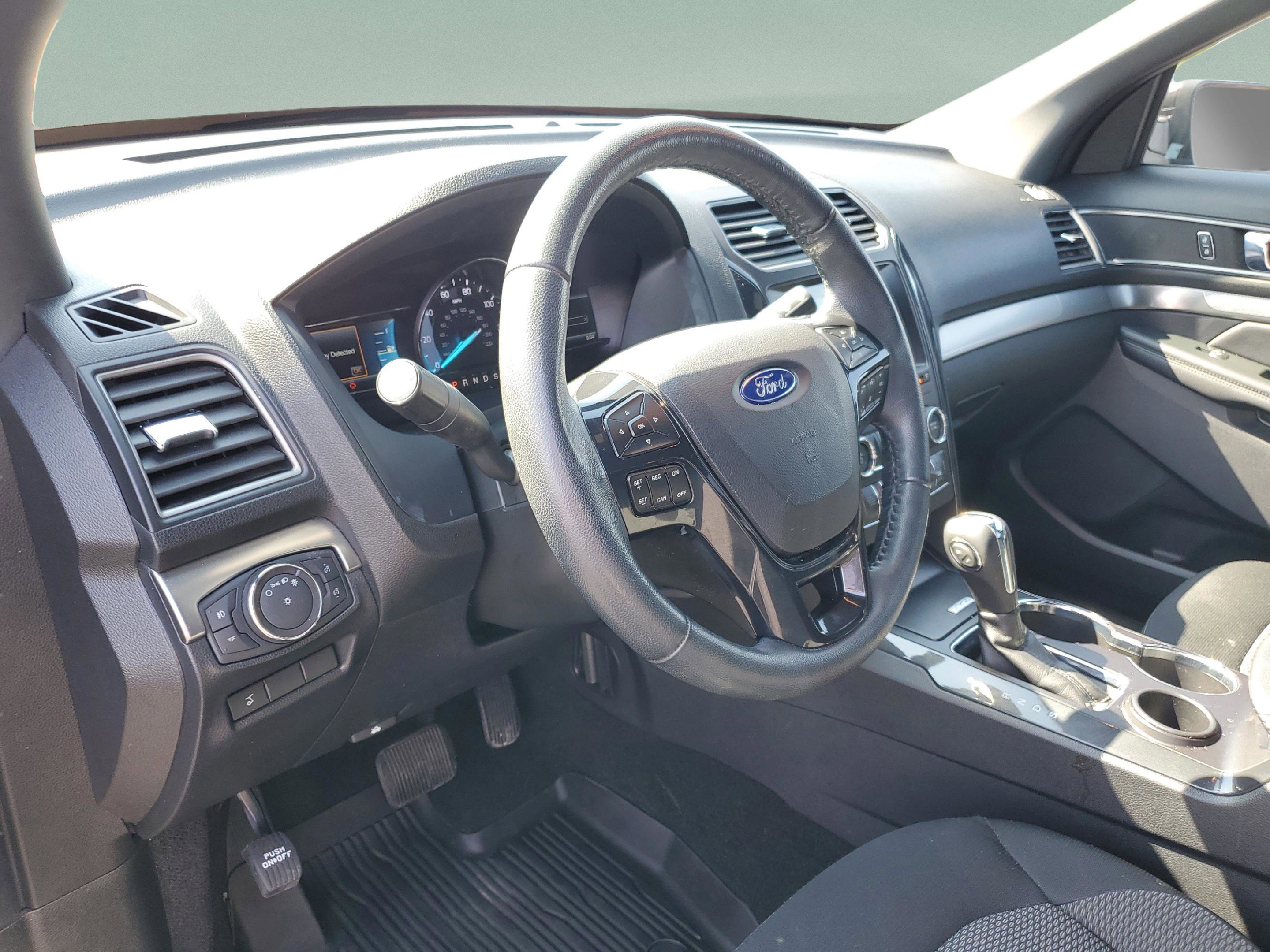 Certified 2019 Ford Explorer XLT w/ Equipment Group 201A FWD image 18
