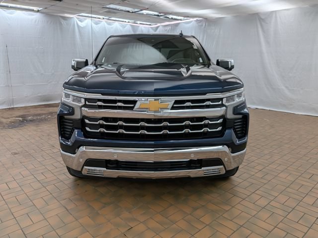 Used 2023 Chevrolet Silverado 1500 LTZ AWD/4WD image 2