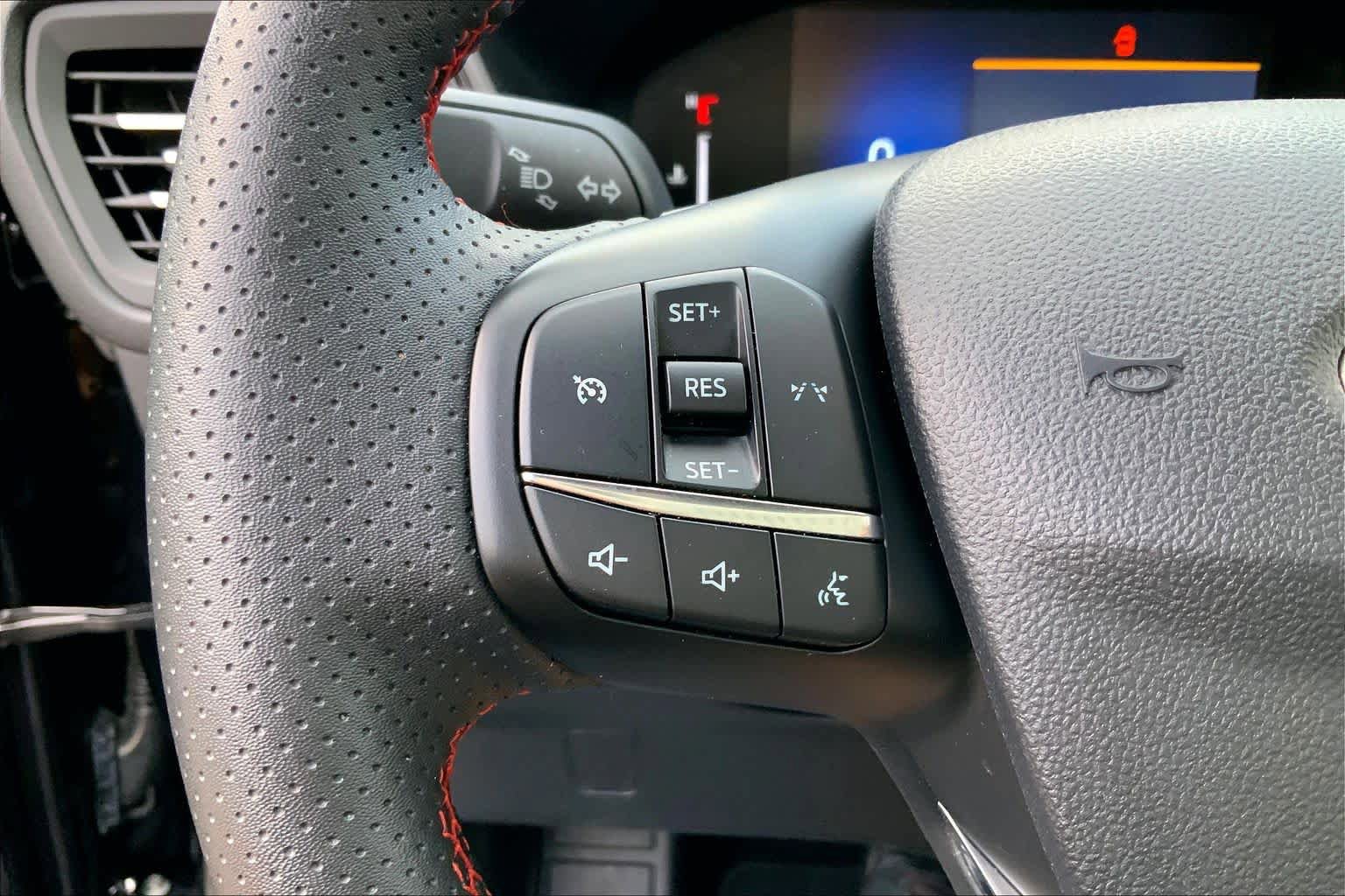 Certified 2025 Ford Escape ST-Line Select AWD/4WD image 22