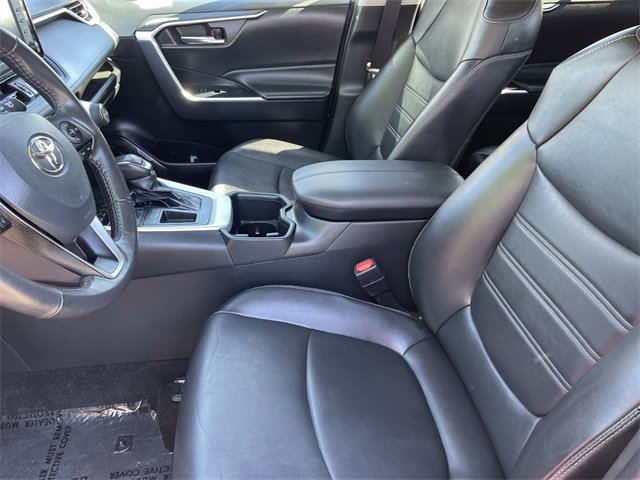 Used 2022 Toyota RAV4 XLE Premium image 19