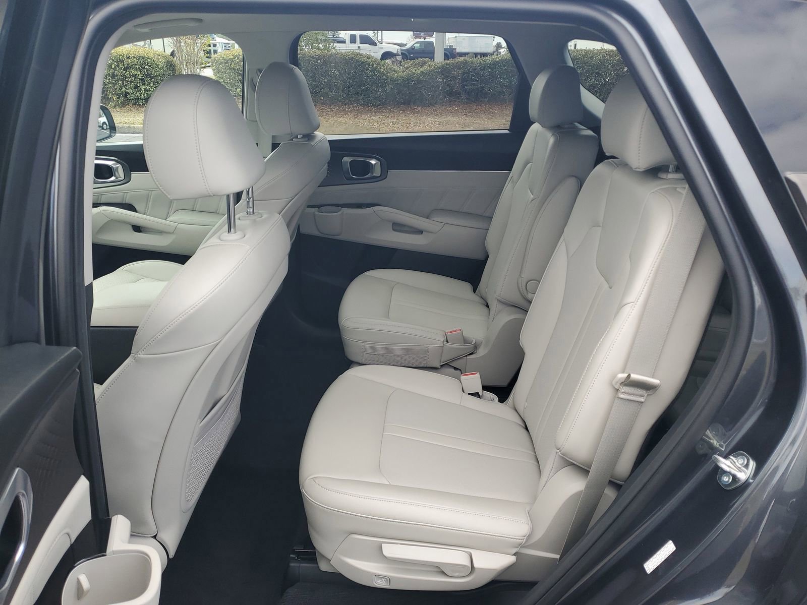 Used 2023 Kia Sorento SX image 11