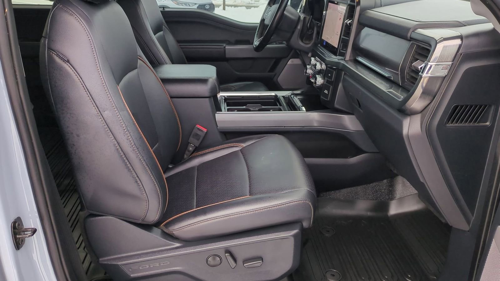 Certified 2025 Ford F350 Lariat w/ Black Appearance Package image 23