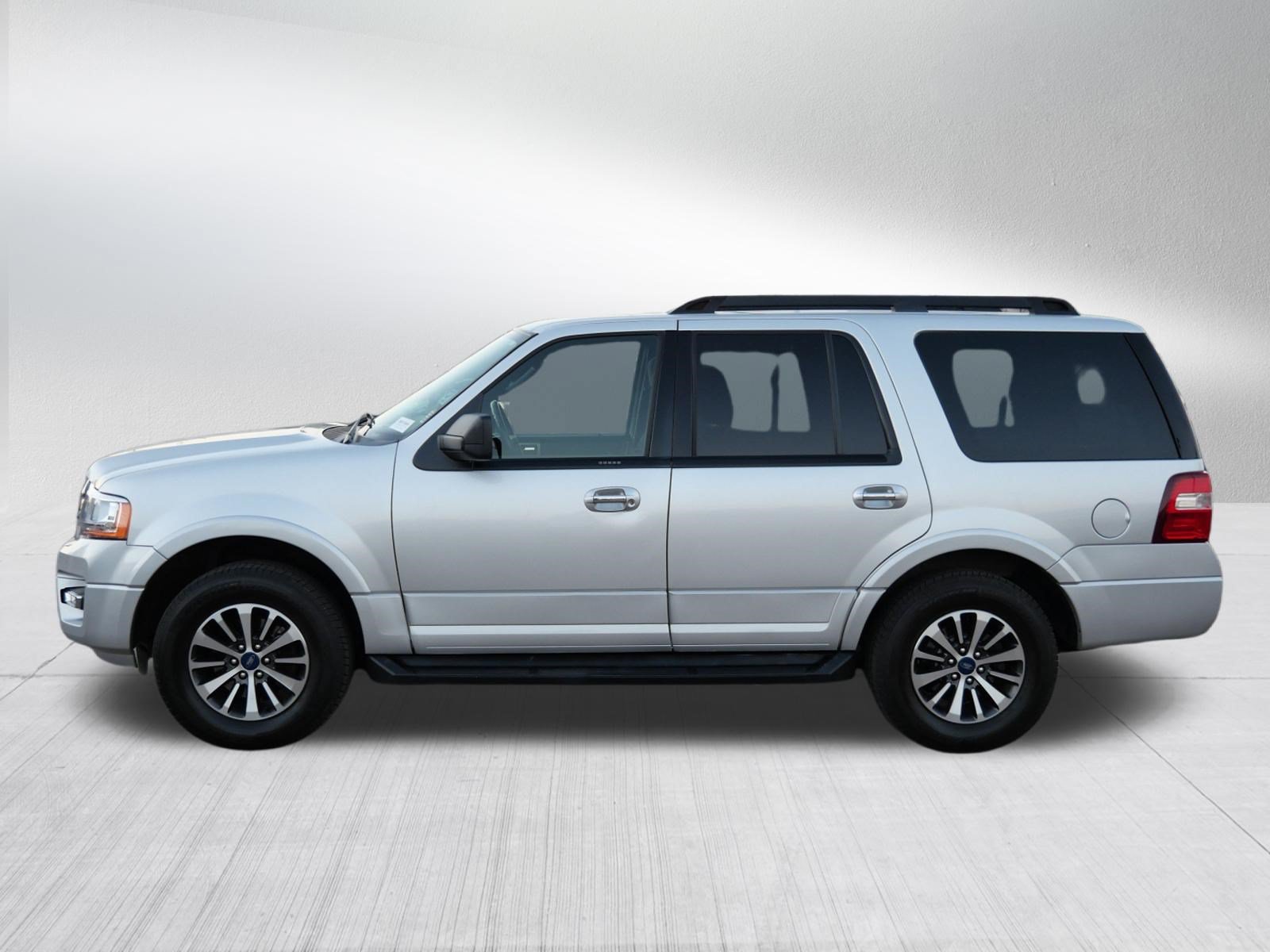 Certified 2017 Ford Expedition XLT AWD/4WD image 4