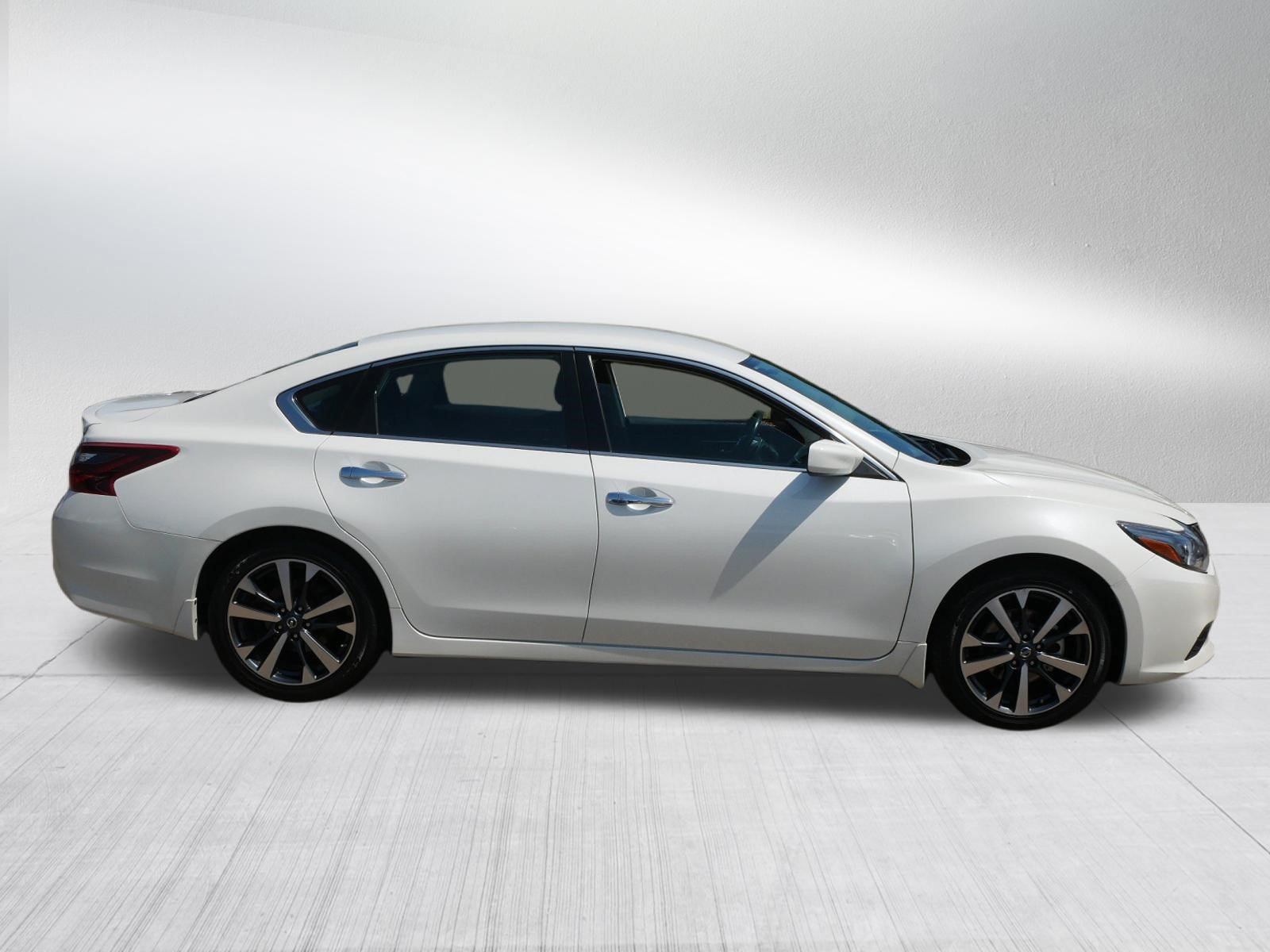 Used 2017 Nissan Altima 2.5 SR FWD image 8