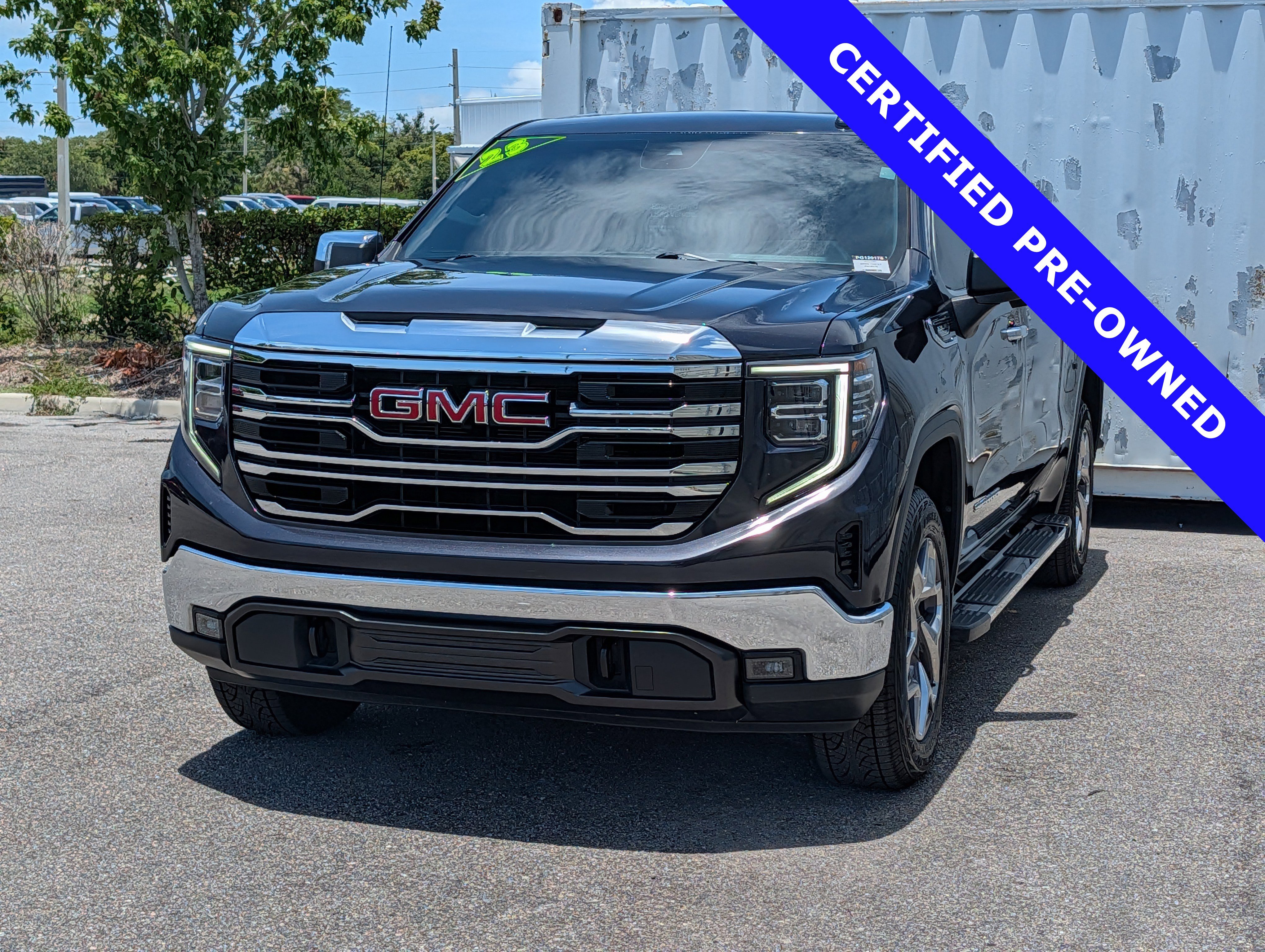 Used 2023 GMC Sierra 1500 SLT w/ SLT Premium Package AWD/4WD image 7