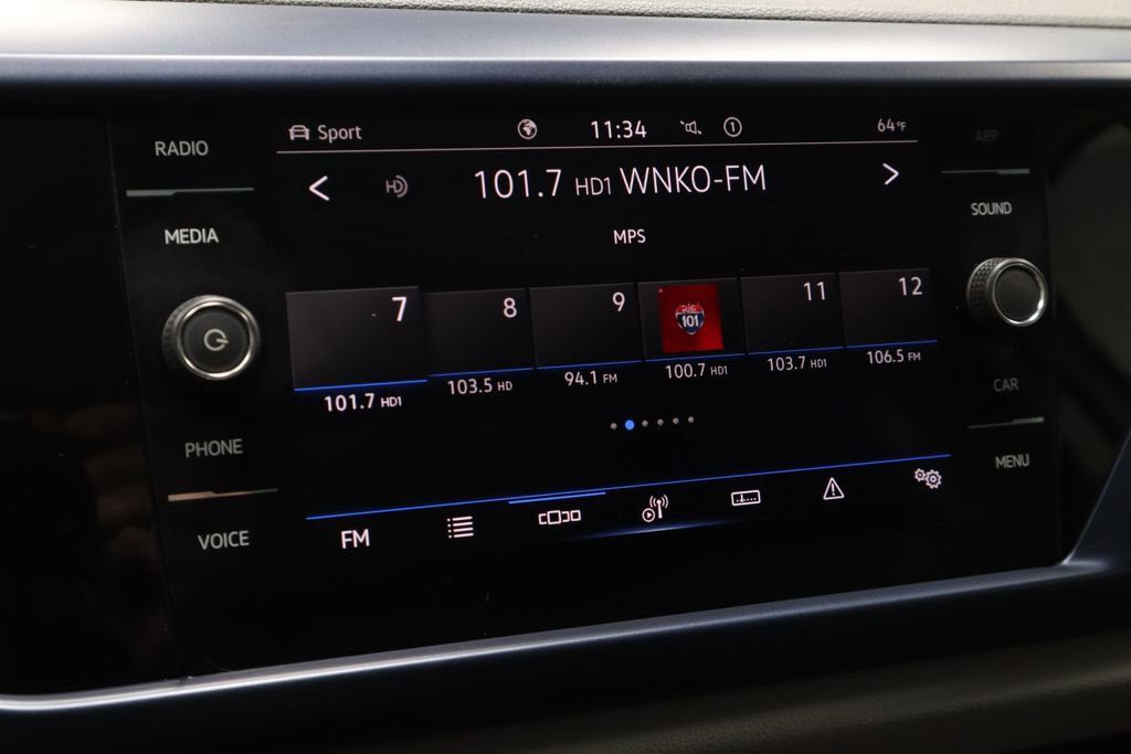 Used 2023 Volkswagen Taos SE w/ Panoramic Sunroof Package AWD/4WD image 9