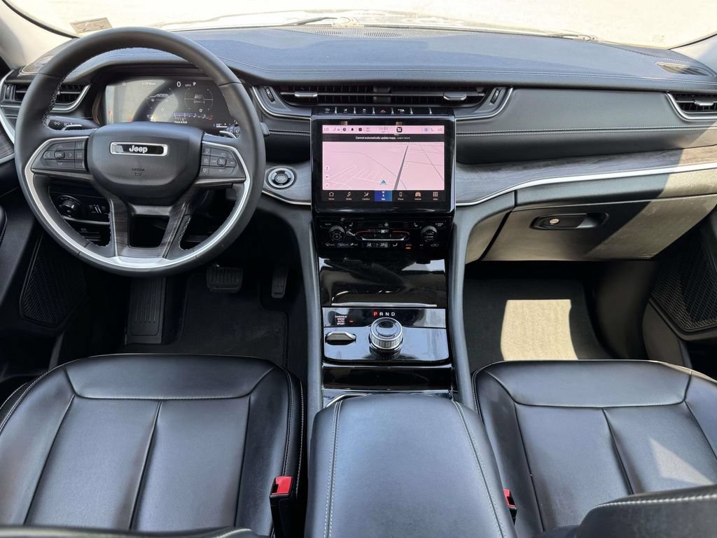 Used 2023 Jeep Grand Cherokee Limited AWD/4WD image 2
