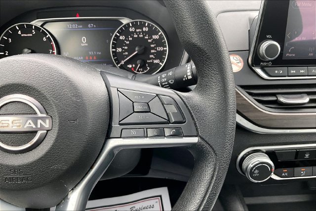 Used 2025 Nissan Altima 2.5 SV FWD image 21