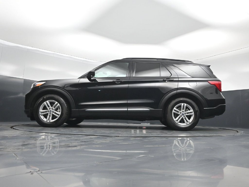 Certified 2024 Ford Explorer XLT RWD image 8