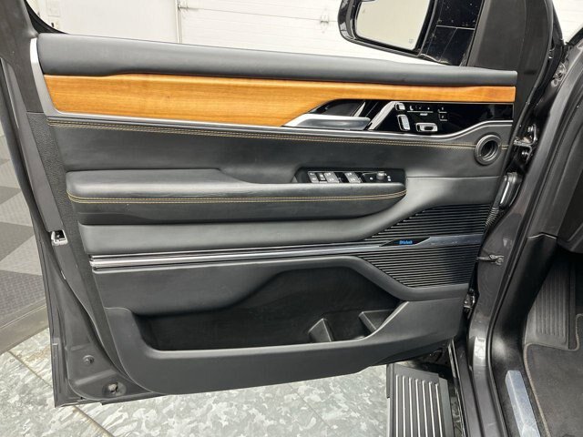 Used 2024 Jeep Grand Wagoneer L Series III AWD/4WD image 8