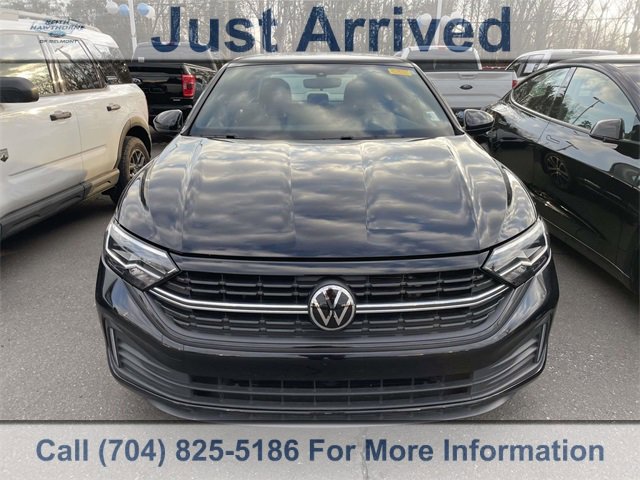 Used 2023 Volkswagen Jetta Sport image 2