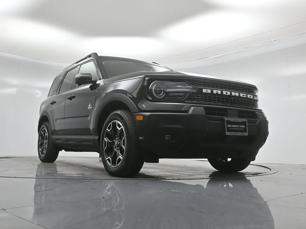 Certified 2025 Ford Bronco Sport Outer Banks w/ Outer Banks Tech Package+ AWD/4WD image 47
