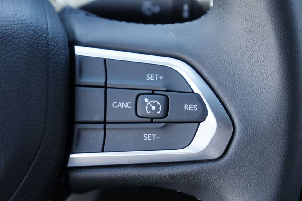 Used 2024 Jeep Compass Latitude AWD/4WD image 8