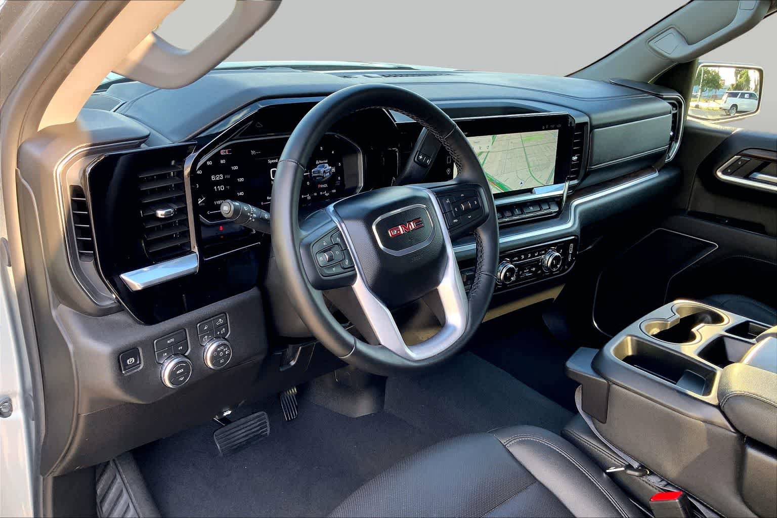 Used 2026 GMC Sierra 1500 SLT AWD/4WD image 18