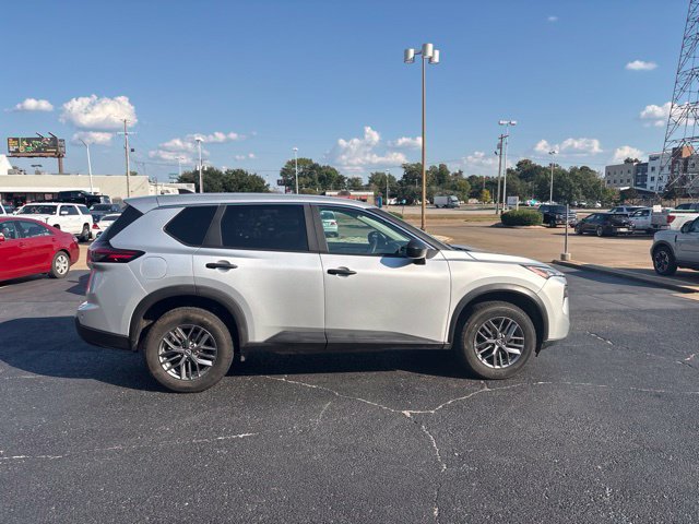 Used 2024 Nissan Rogue S AWD/4WD image 8