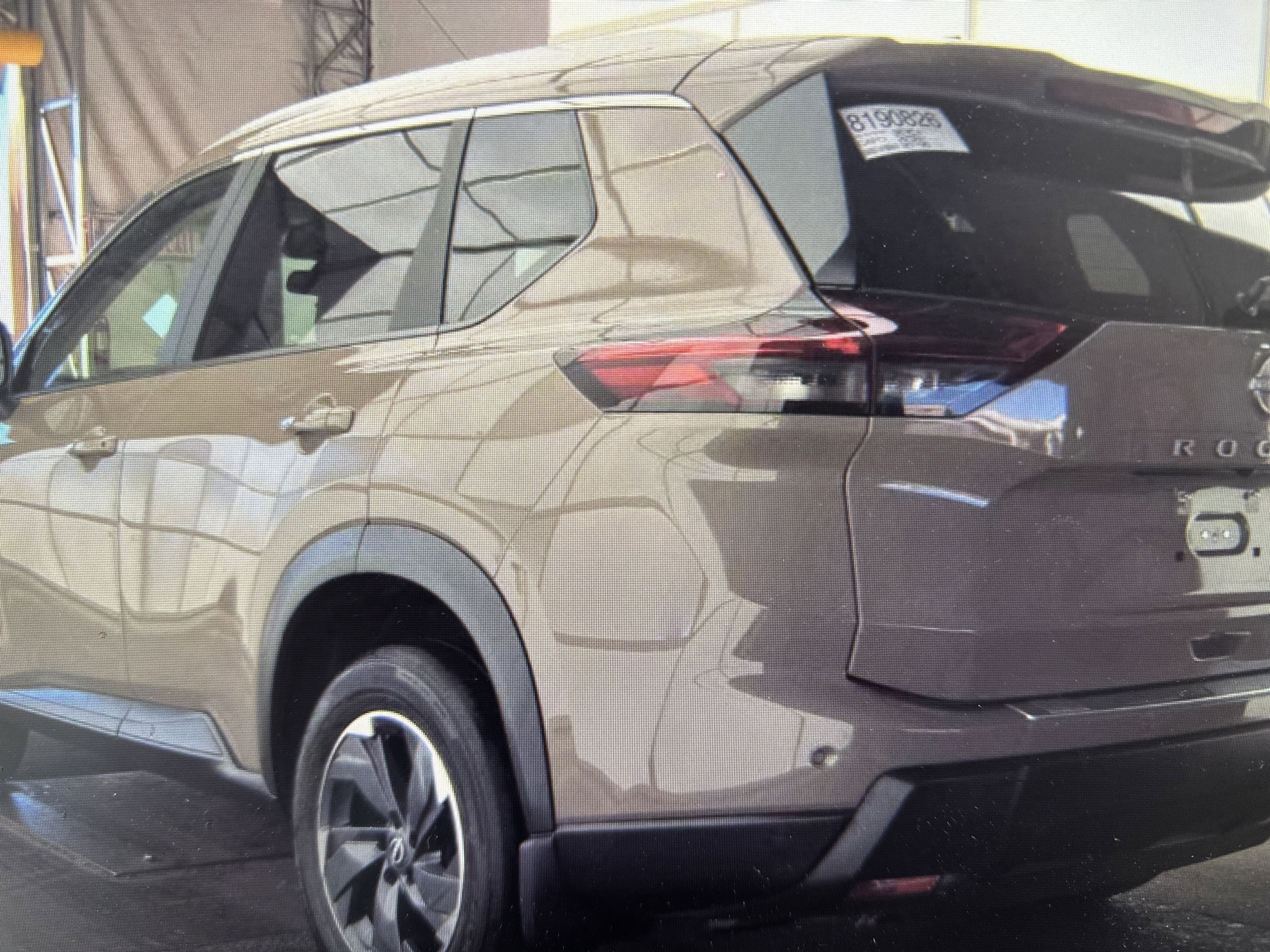 Used 2024 Nissan Rogue SV w/ SV Premium Package image 7