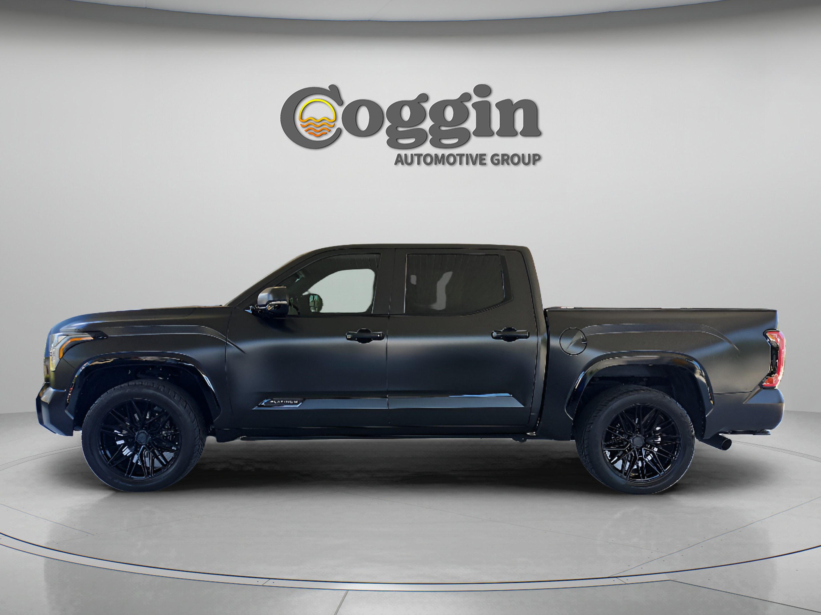 Used 2023 Toyota Tundra Platinum AWD/4WD image 2