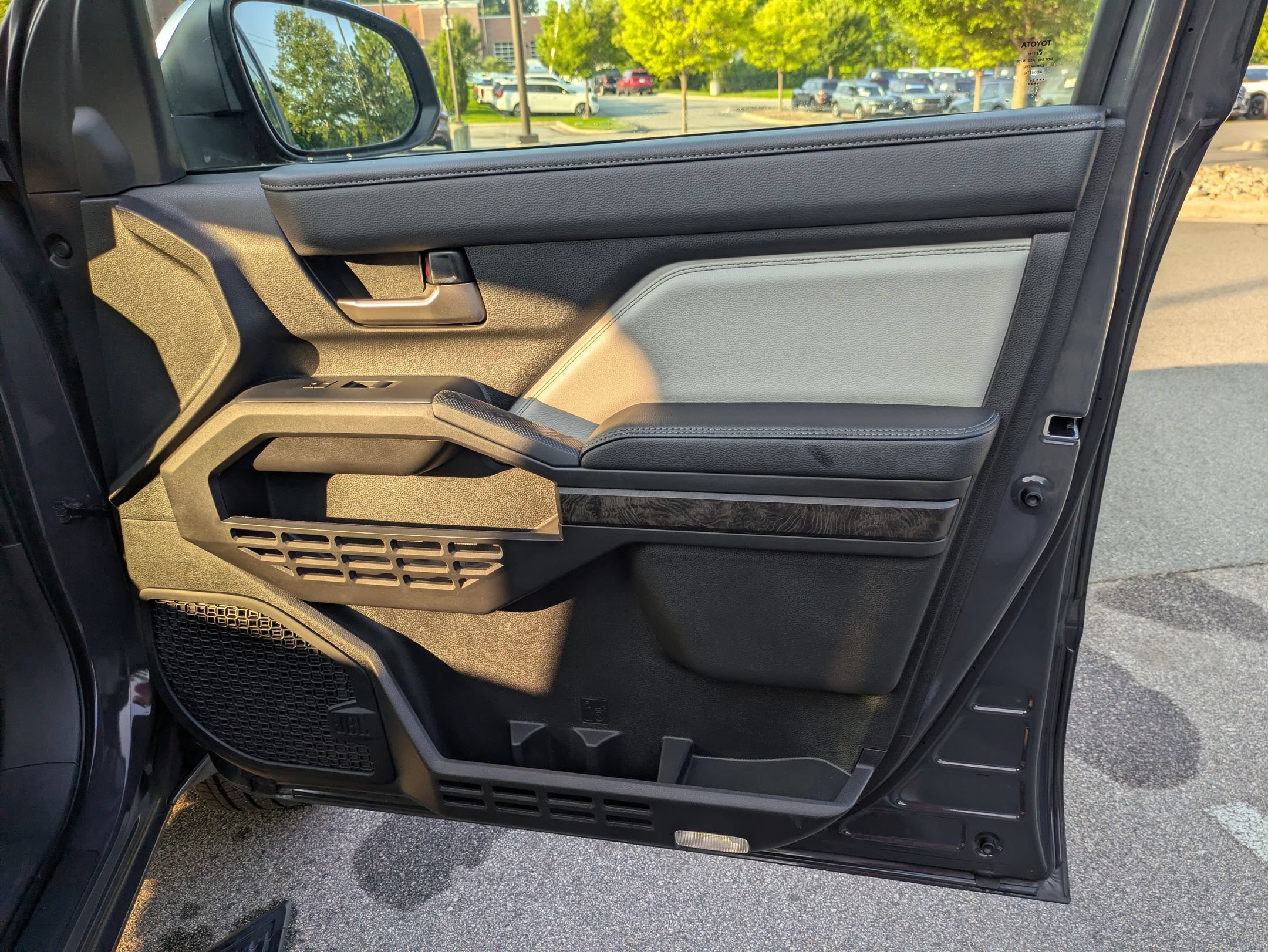 Used 2024 Toyota Tacoma Limited w/ Limited Package (LT) AWD/4WD image 41