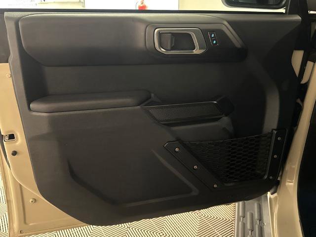 Certified 2025 Ford Bronco Outer Banks w/ Black Appearance Package AWD/4WD image 16