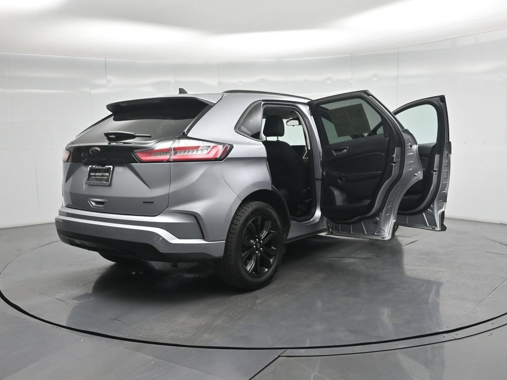 Certified 2022 Ford Edge SE w/ Black Appearance Package AWD/4WD image 5