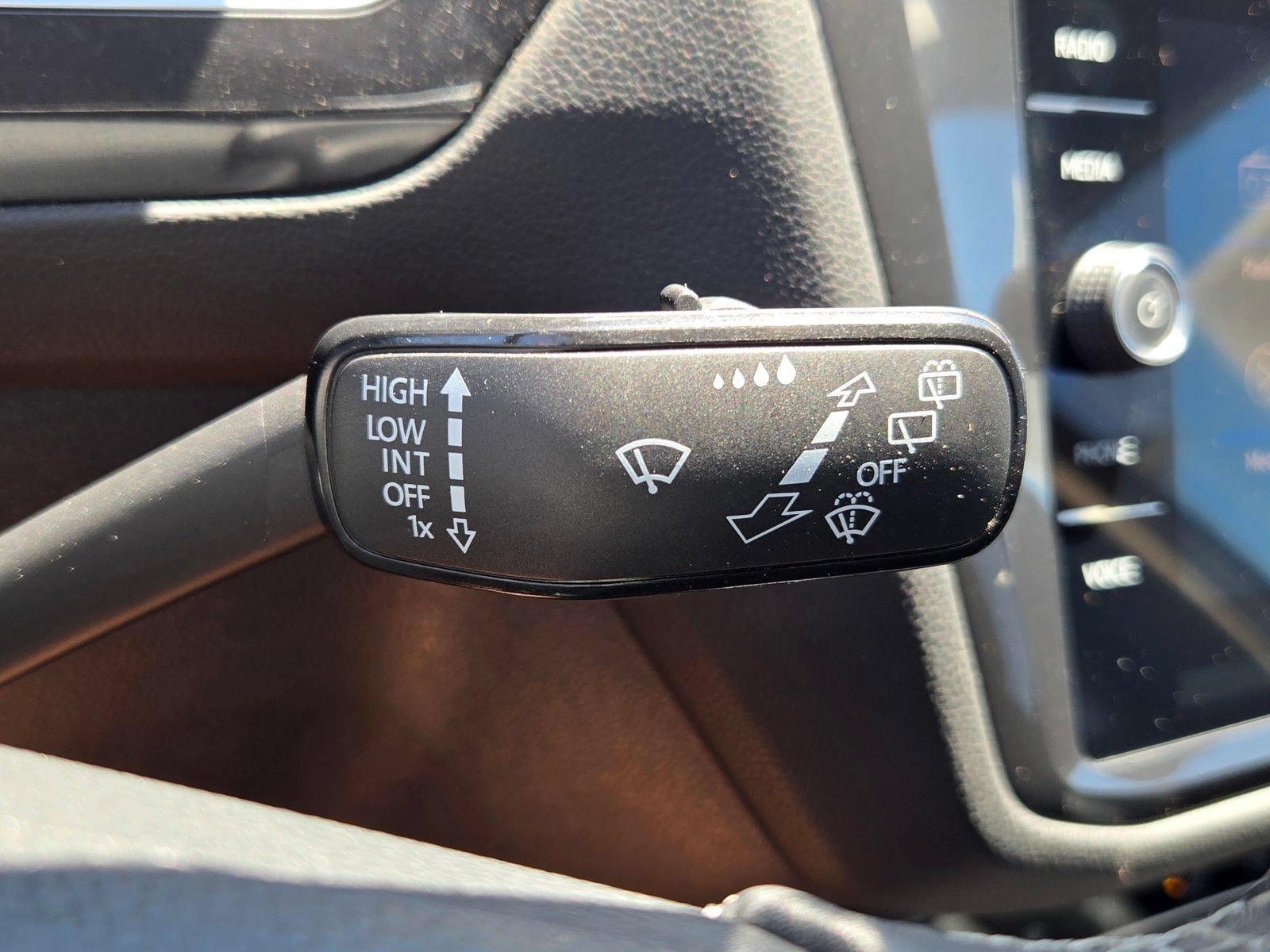 Used 2024 Volkswagen Tiguan SE AWD/4WD image 27