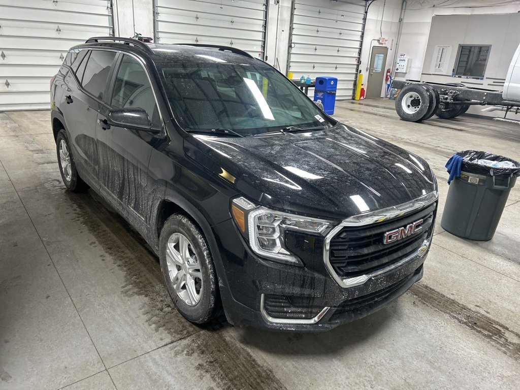Used 2022 GMC Terrain SLE w/ Driver Convenience Package image 1