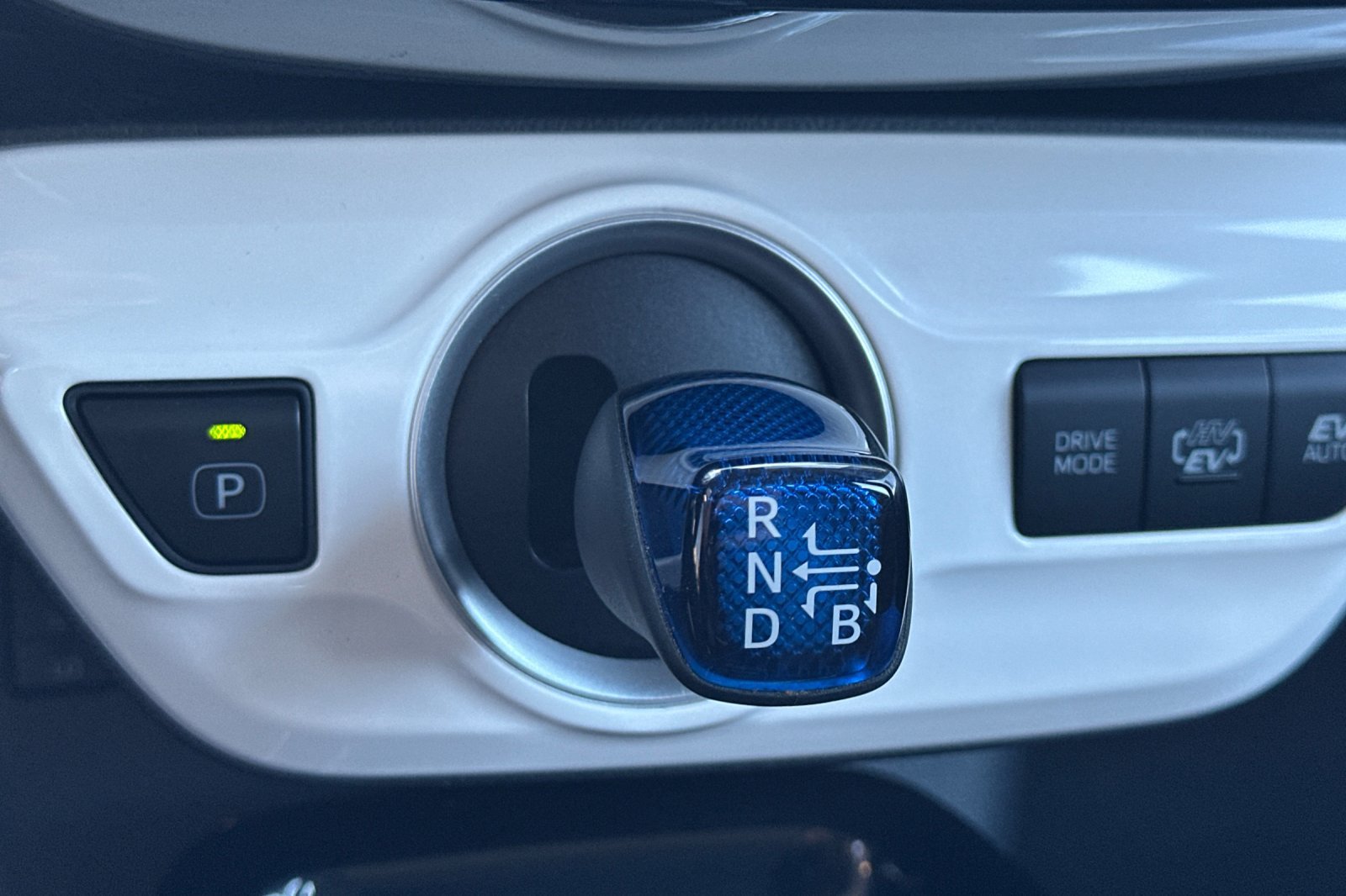 Used 2018 Toyota Prius Prime Plus FWD image 25