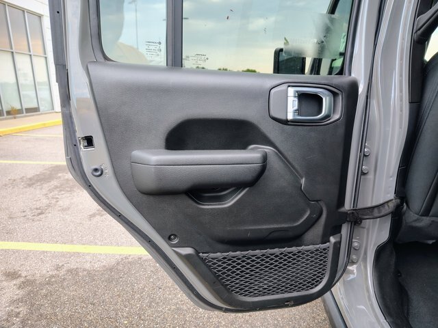 Used 2023 Jeep Wrangler Unlimited Rubicon w/ Cold Weather Group AWD/4WD image 12